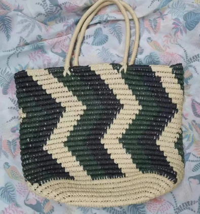 Chic håndvævet strandtaske af naturpapir