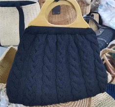 Uld sort kvinder håndtaske med træhåndtag